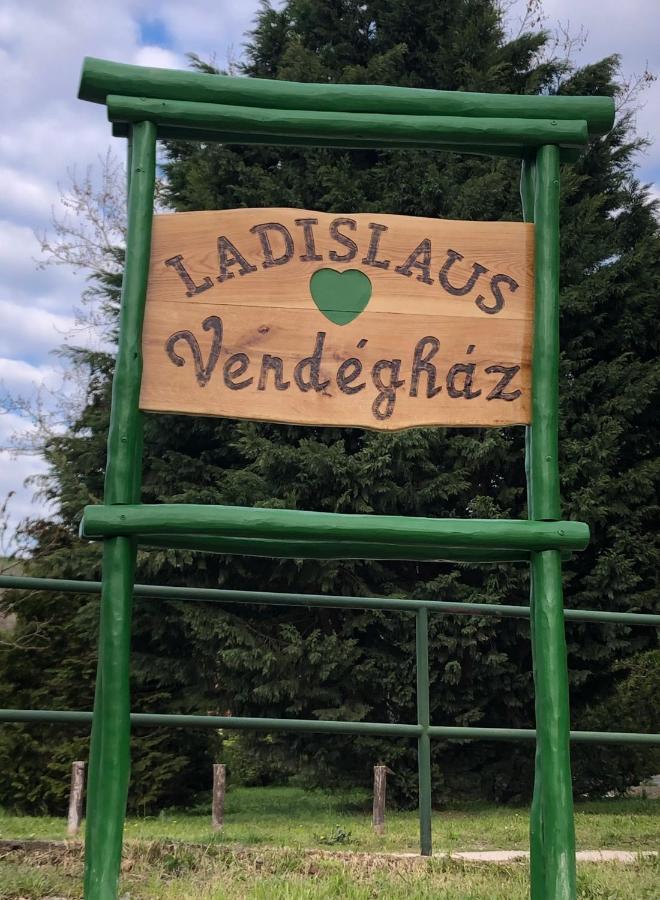 Ladislaus Schnaps-Haus Falusi Vendeghaz Csolnok Zewnętrze zdjęcie