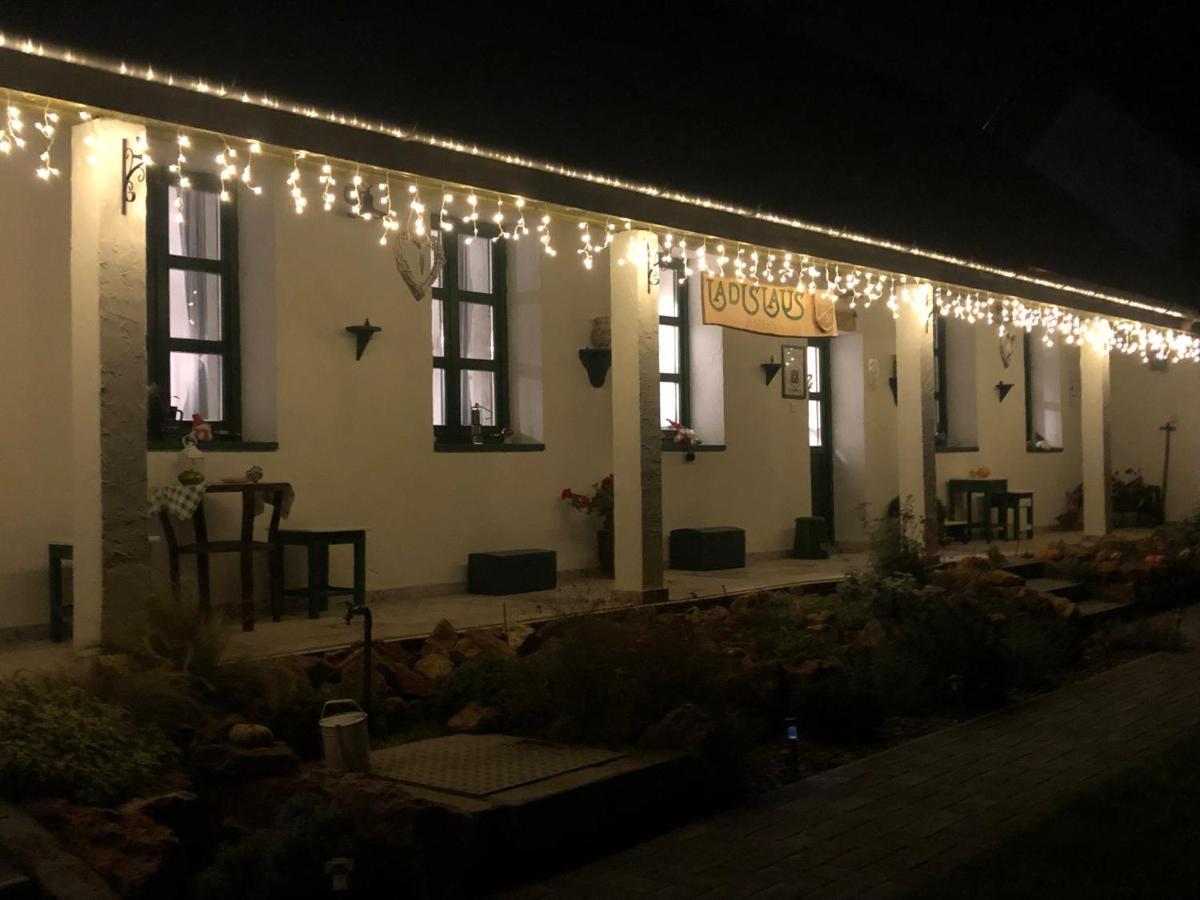 Ladislaus Schnaps-Haus Falusi Vendeghaz Csolnok Zewnętrze zdjęcie